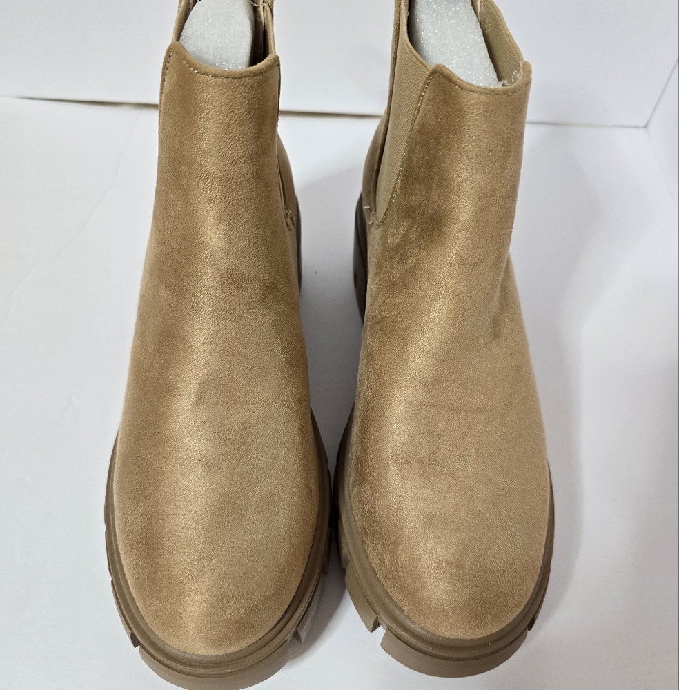 NWOT Camel Suede Style Chelsea Ankle Boots Size 6 Chunky Sole Booties